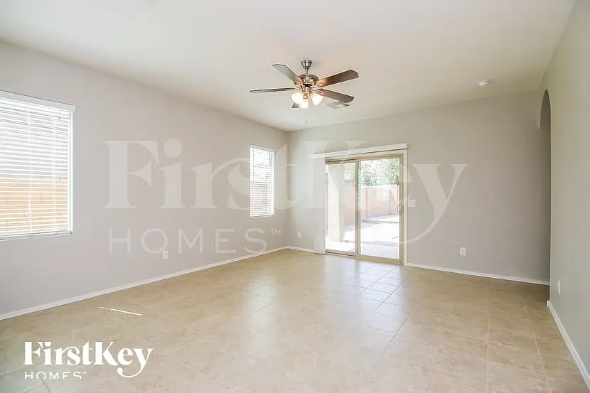 3 bed, 2.0 bath, 1831 sqft, $2,250 — Photo 2