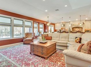 3 Executive Ct, Dix Hills, NY 11746