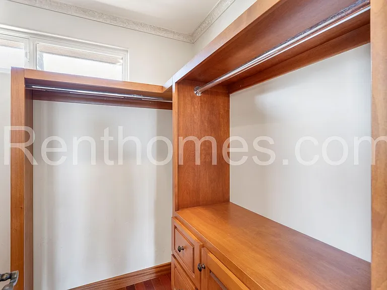 2940 Columbia St — Photo 48
