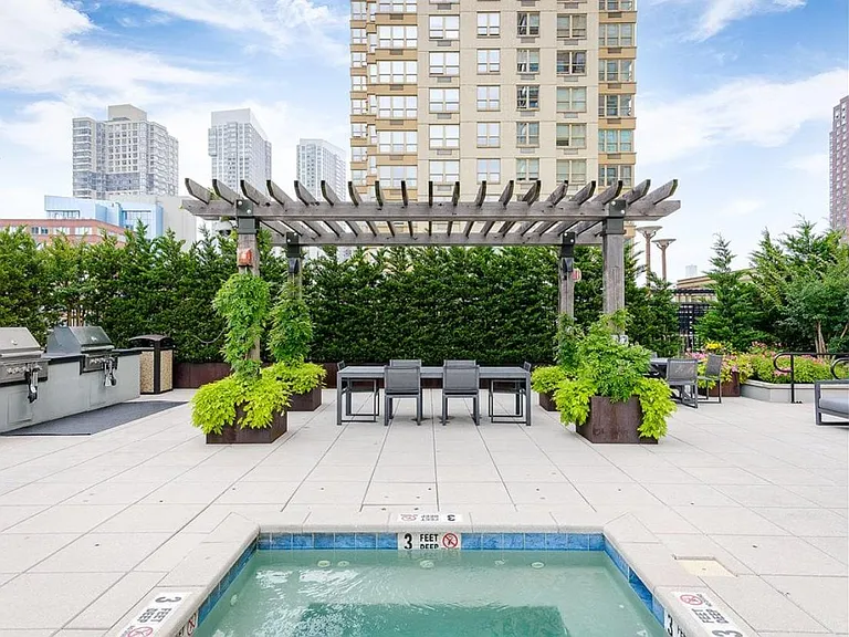 69 Bay St #8-01 — Photo 11