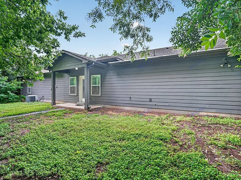 1310 Yale St — Photo 20