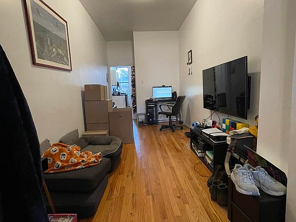 3rd image of 210 Meserole St APT B4