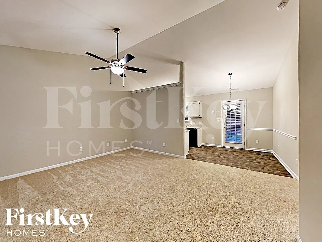 3 bed, 2.0 bath, 1141 sqft, $1,715 — Photo 2