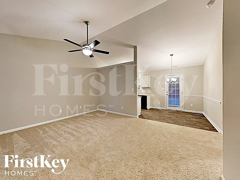 2332 Juniper Dr — Photo 2