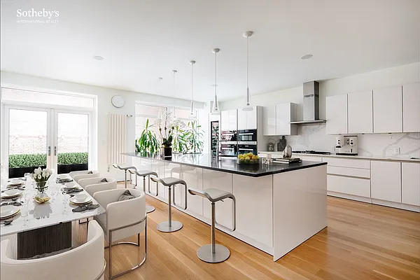 Sold by Sotheby's International Realty | media 37