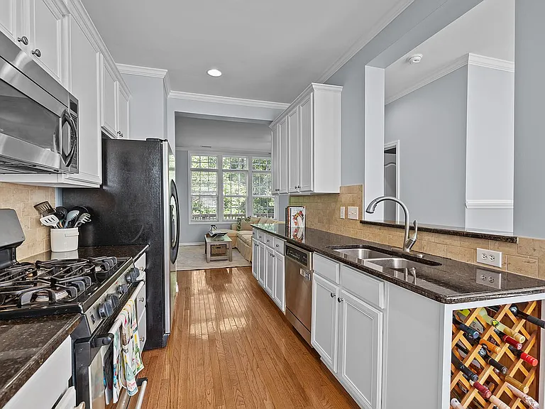 6825 Middleboro Dr — Photo 5