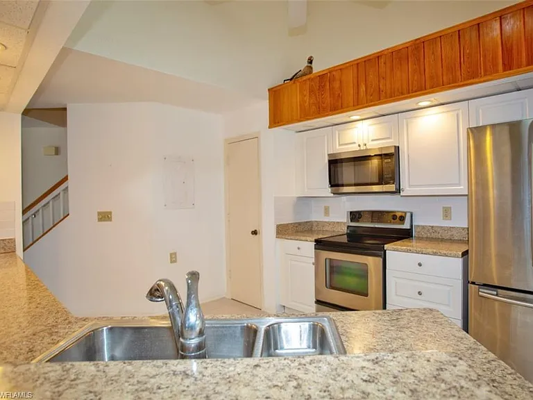 Monarch Cir — Photo 10