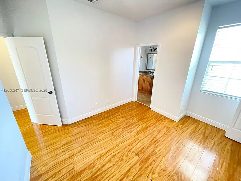 2307 Washington St #4 — Photo 16