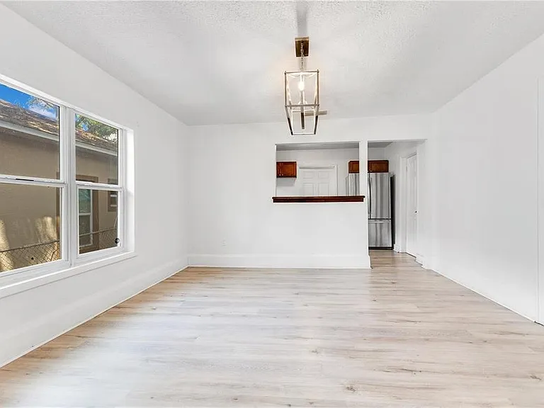 1029 Colyer St — Photo 5