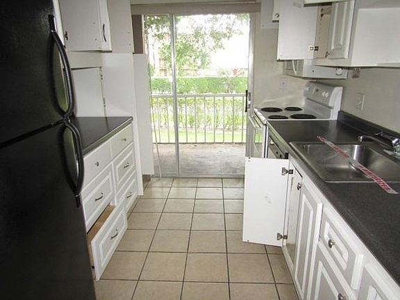 4th image of 331 NW 76th Ave APT 204