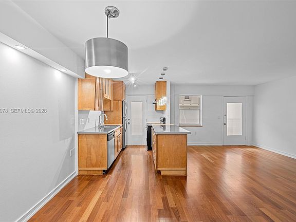 4th image of 1545 Euclid Ave APT 3C