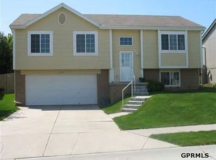 17133 Barnett St, Omaha, NE 68116