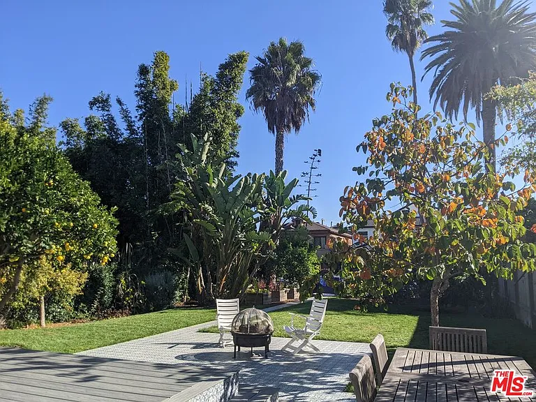 611 Flower Ave — Photo 3