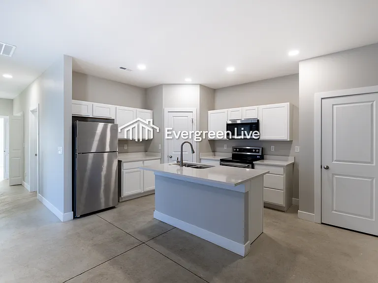 223 E Northern Ct — Photo 7