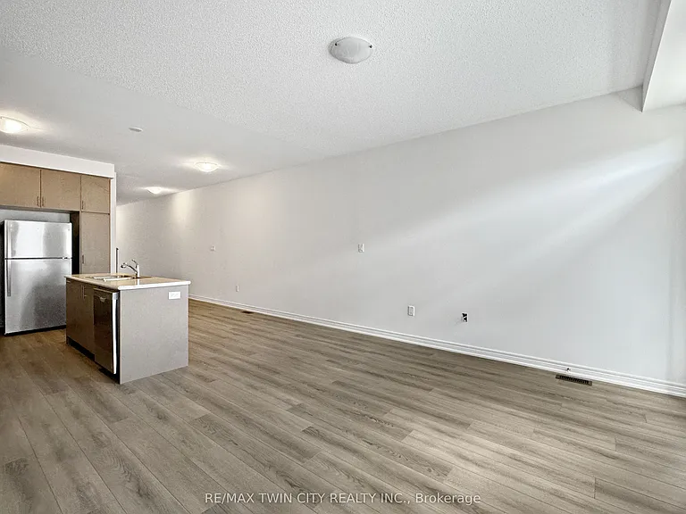 82 Gledhill Cres — Photo 12