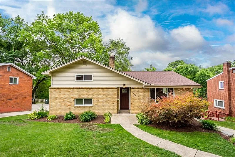 4796 Oakridge Dr photo 1