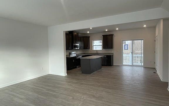 3rd image of 3234 Mackinac Dr