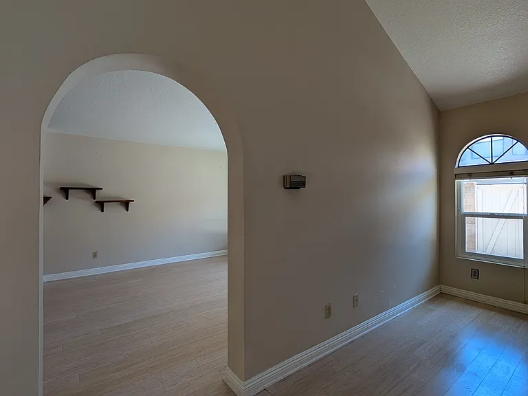 11518 Rochester Ct — Photo 9