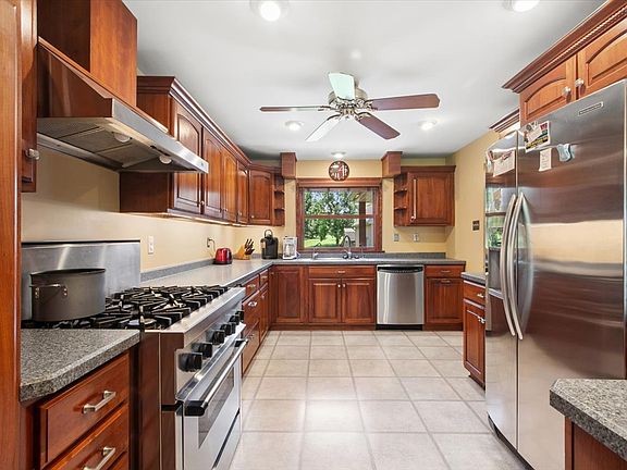 4th image of 1219 121st St