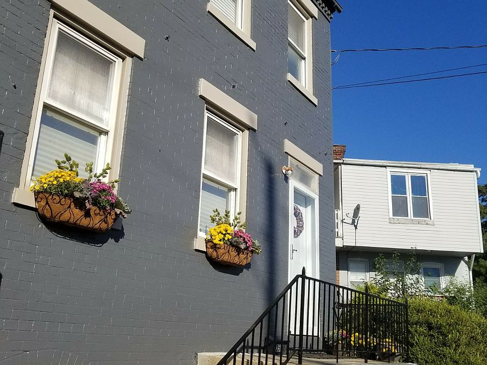 2nd image of 350 N Plum St