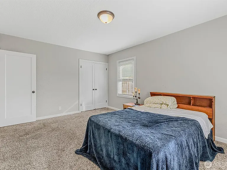 116 NE James St — Photo 15