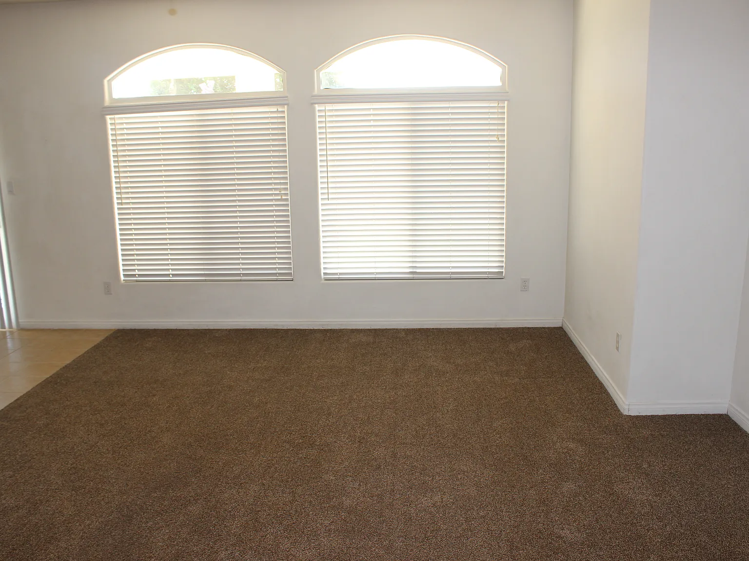 4 bed, 1986 sqft, $2,500 — Photo 4