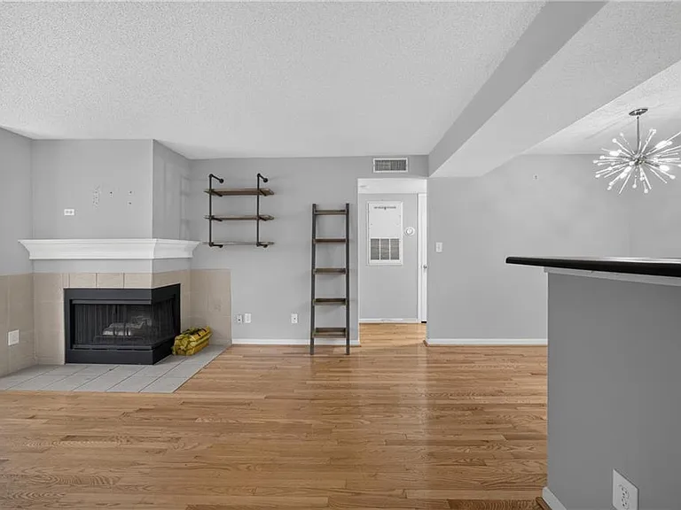 1021 Chastain Park Ct NE — Photo 2