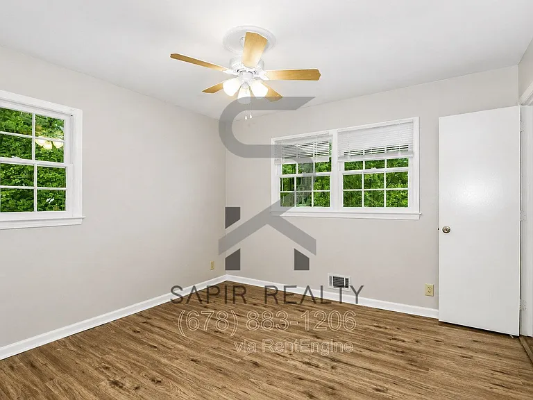 373 James St SW — Photo 13