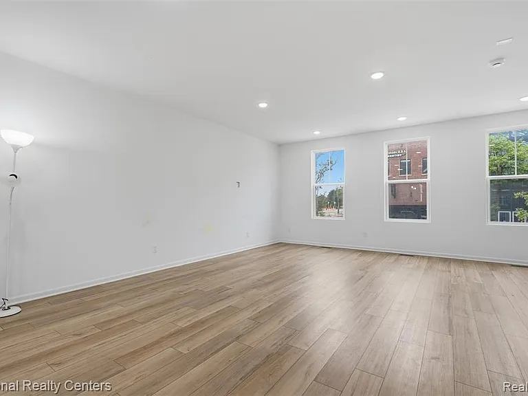 43034 Atwood Ave — Photo 8