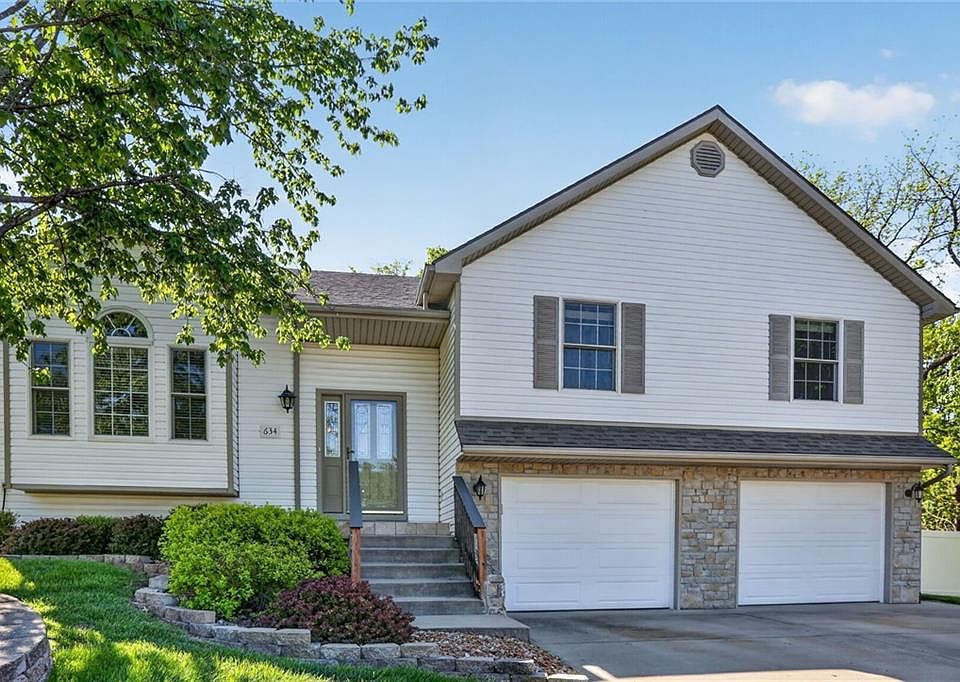 1st image of 634 Hillcrest Cir