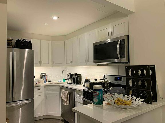 5th image of 8722 51st Ave APT 3