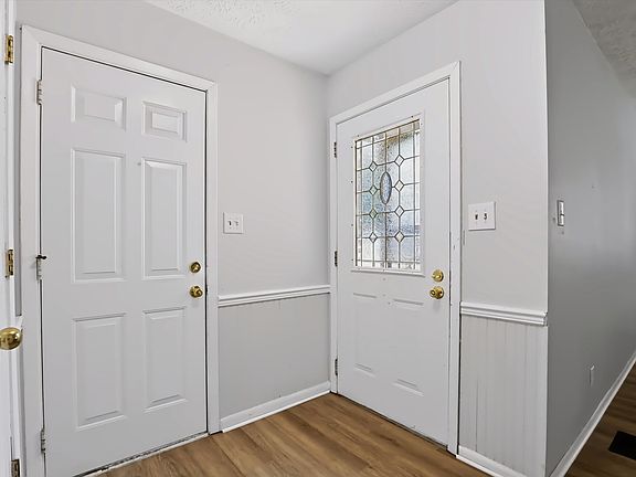 5th image of 18 Roderick Ct