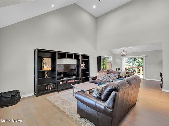 5th image of 2823 Hollow Oak Dr