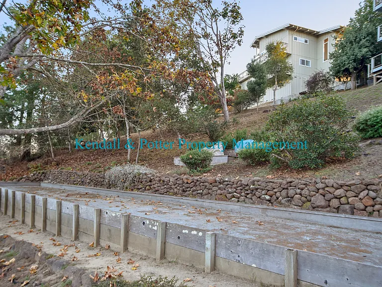 544 Cuesta Dr — Photo 4