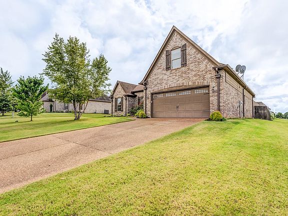 3rd image of 10 Misty Meadows Dr
