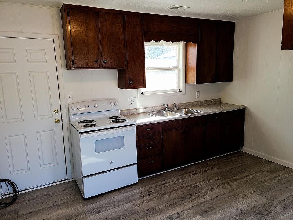 2nd image of 1004 Sunset St #C