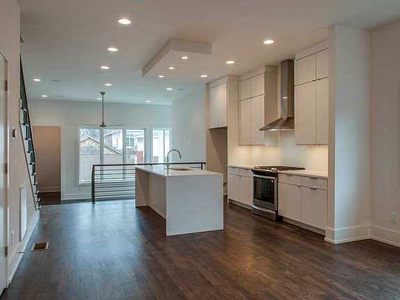 4th image of 916 15th Ave S #B