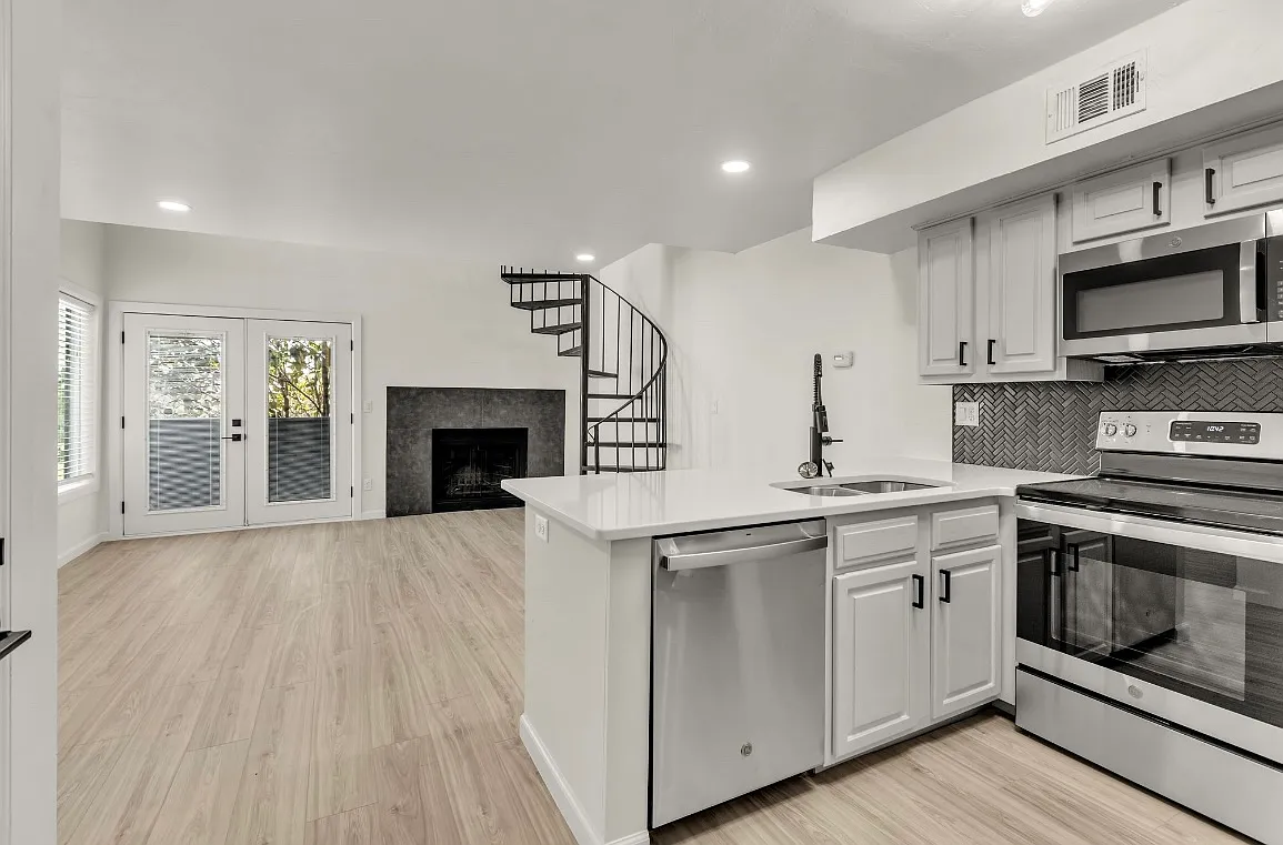 1 bed, 774 sqft, $1,350 — Photo 1