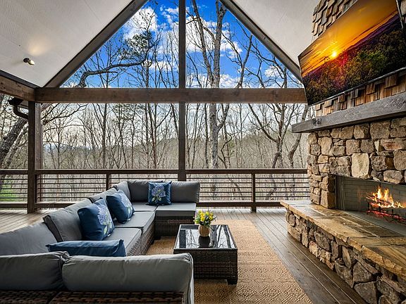 4th image of 895 Price Rd