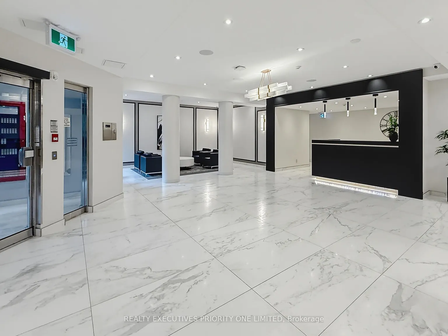 7460 Bathurst St — Photo 3