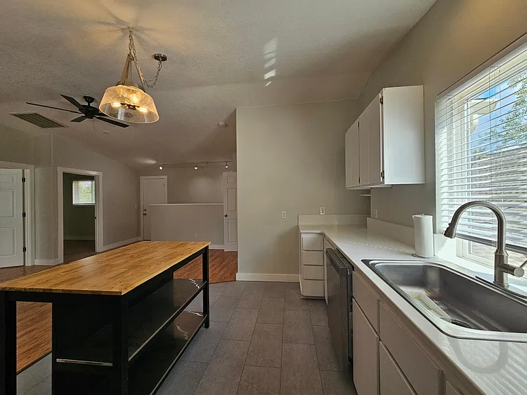 13235 SE Oatfield Rd — Photo 17