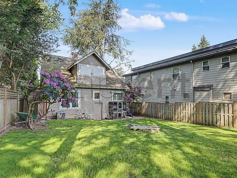 8612 SW 20th Ave — Photo 5