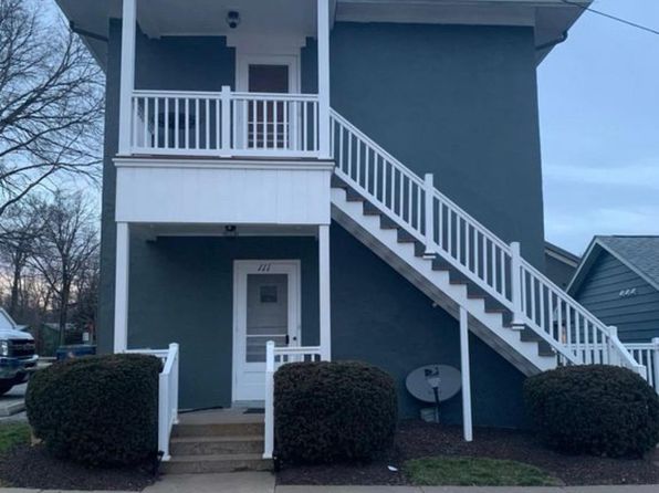111 Ewing St, Le Claire, IA 52753