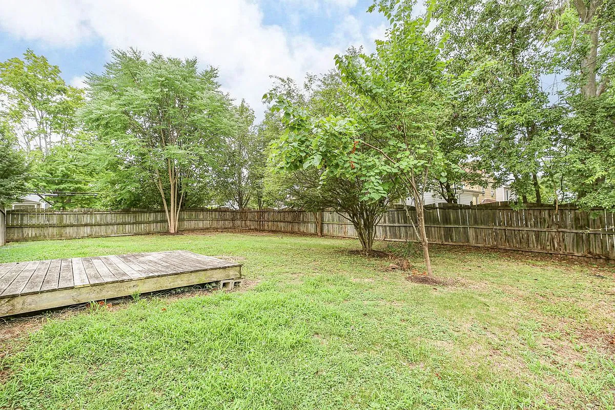 3 bed, 2.5 bath, 1300 sqft, $2,650 — Photo 4