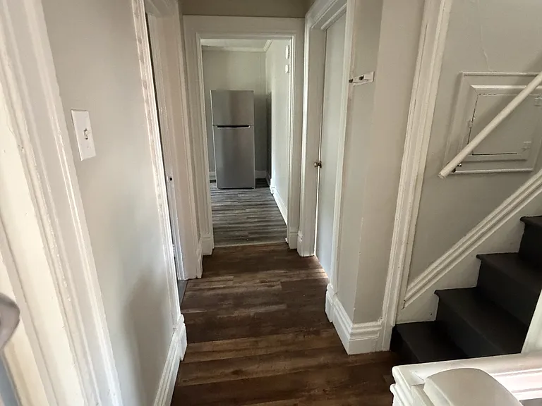 210 S McKean St #B — Photo 5