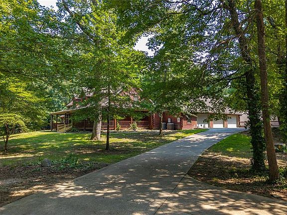 3rd image of 331 Pine Log Ln
