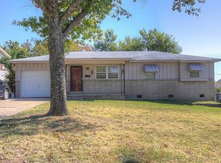 1011 N Douglas Ave, Sand Springs, OK 74063