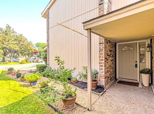 1805 Lakecrest Ct, Carrollton, TX 75006