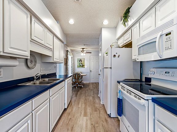 3rd image of 9676 Eaddy Ln.