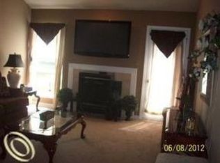 371 Woodfield Square Ln, Brighton, MI 48116